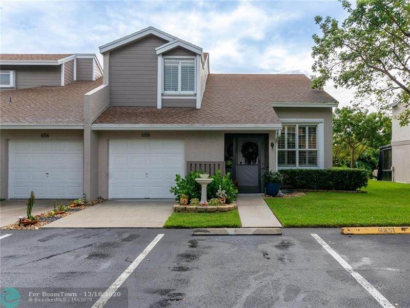 658 Woodgate Cir - Photo 1