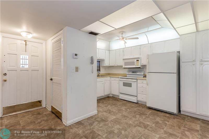 9300 Hollybrook Lake Dr - Photo 1