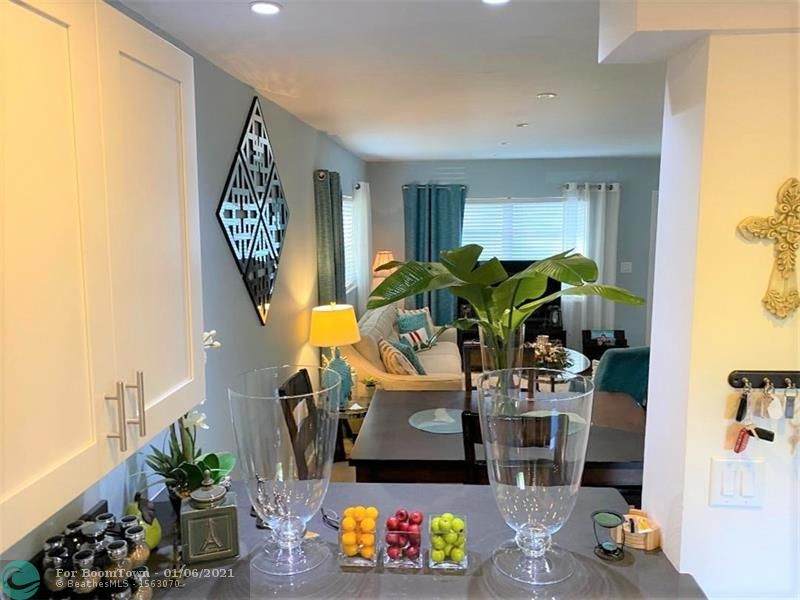 83 20th Ct - Photo 1