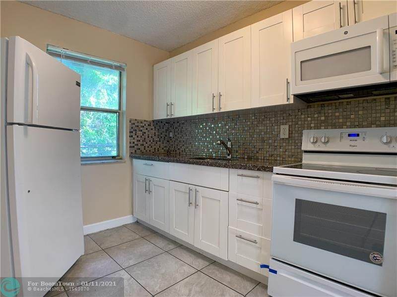 221 12th St - Photo 1