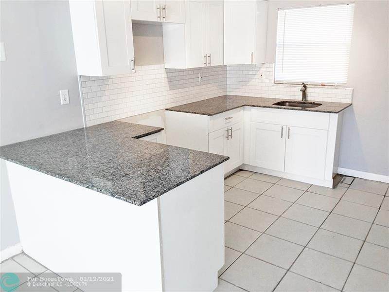 1440 22nd St - Photo 1