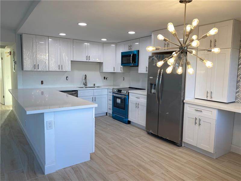 1024 Lincoln B - Photo 1