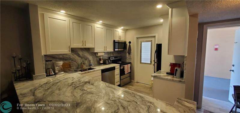 410 2nd St - Photo 1