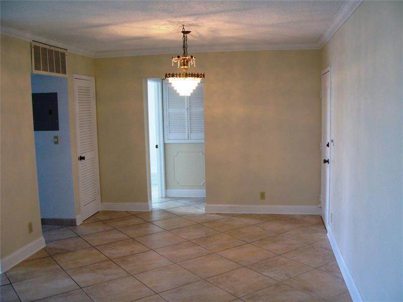 2715 Ocean Blvd - Photo 1