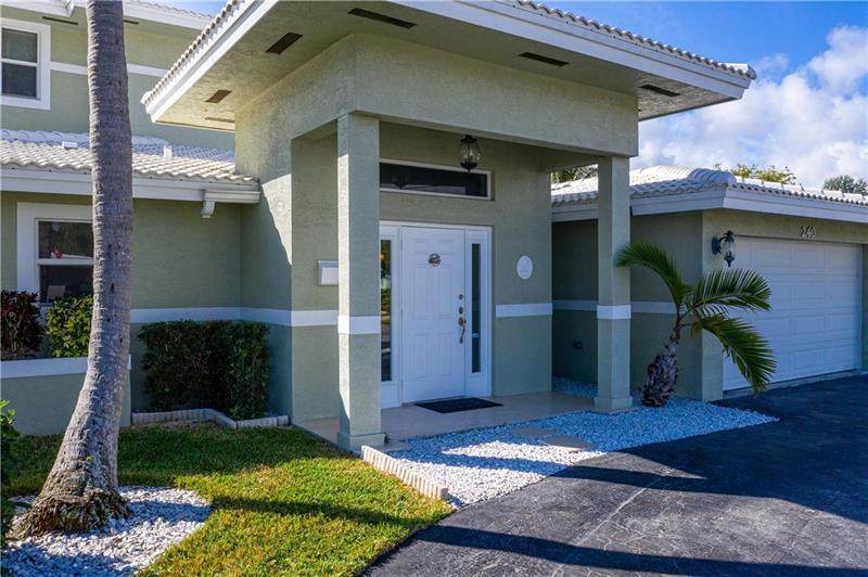 240 3rd Ct - Photo 1