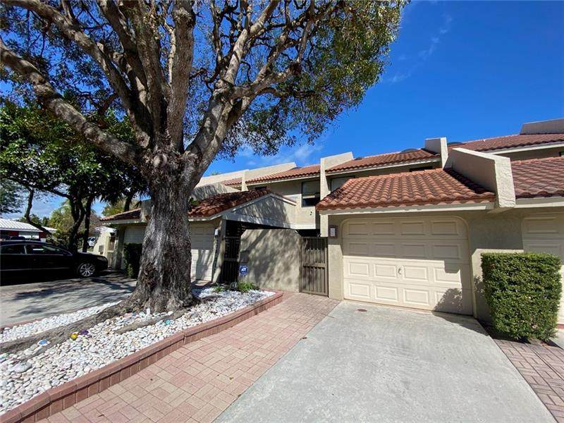 208-210 Washingtonia Ave - Photo 1
