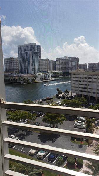 100 Lake Point Towers - Photo 1
