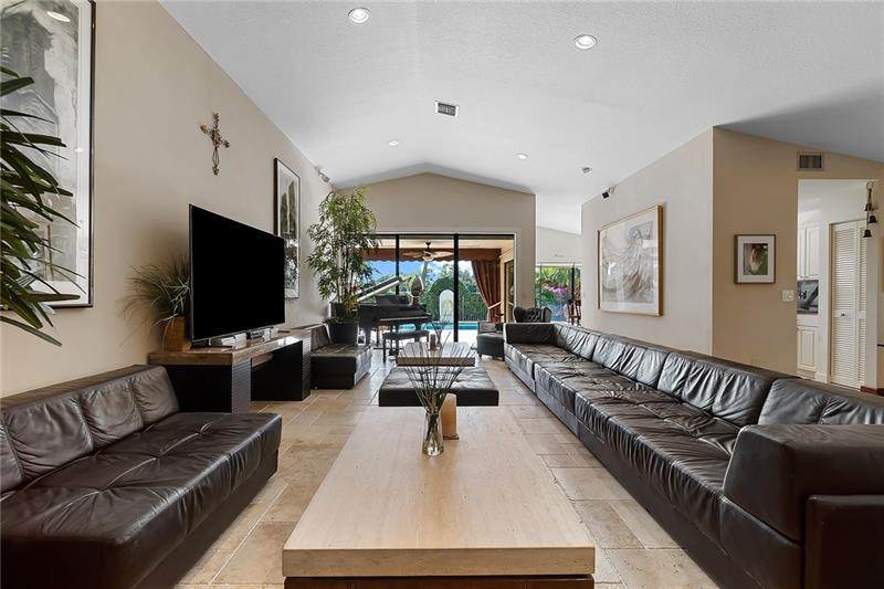 11090 Clover Leaf Cir - Photo 1