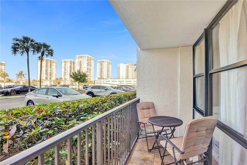 1000 Parkview Dr - Photo 1