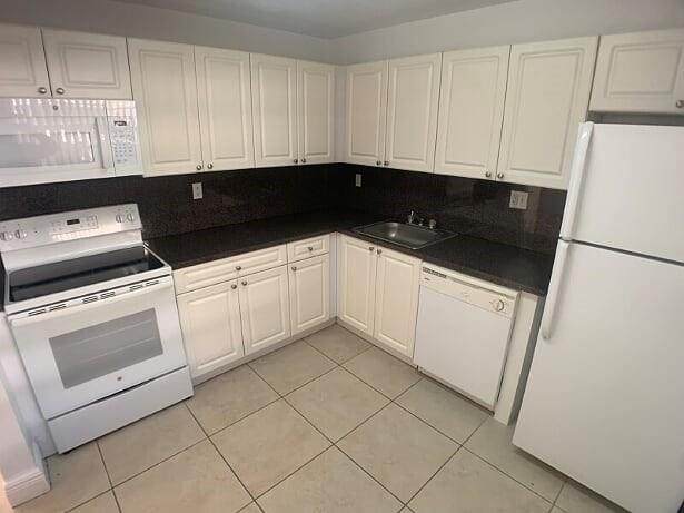 9357 77 Ave - Photo 1