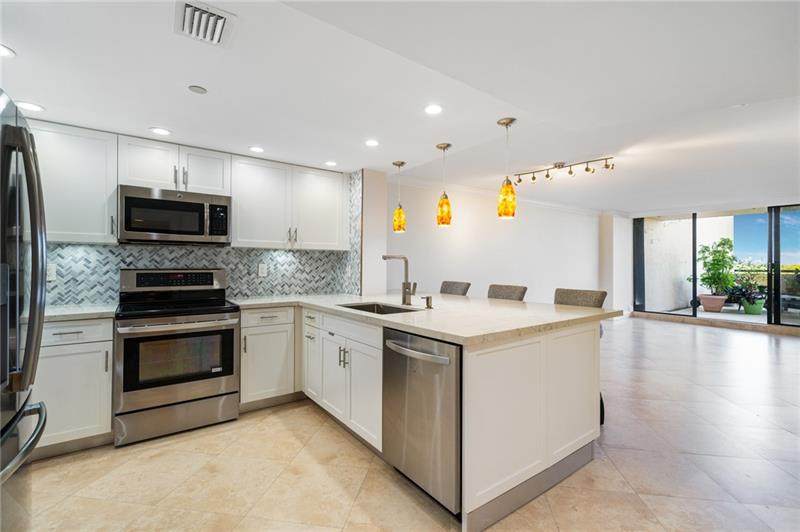 2555 Collins Ave - Photo 1