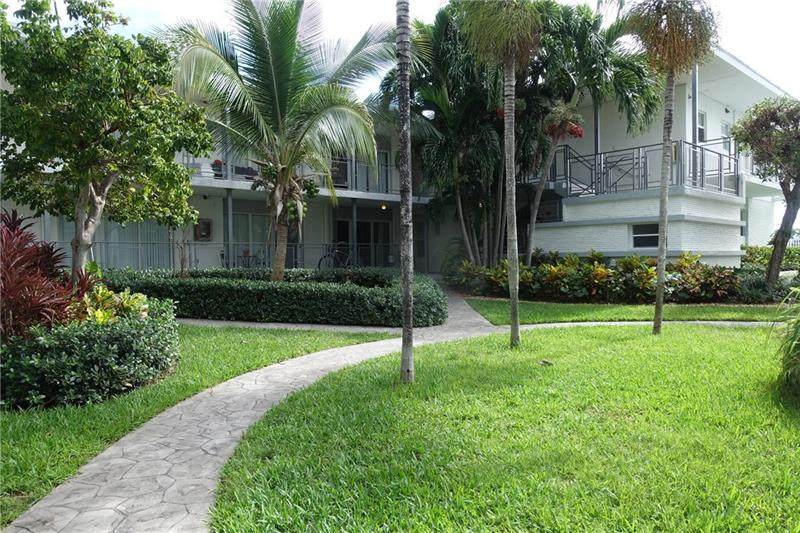 946 Bay Dr - Photo 1
