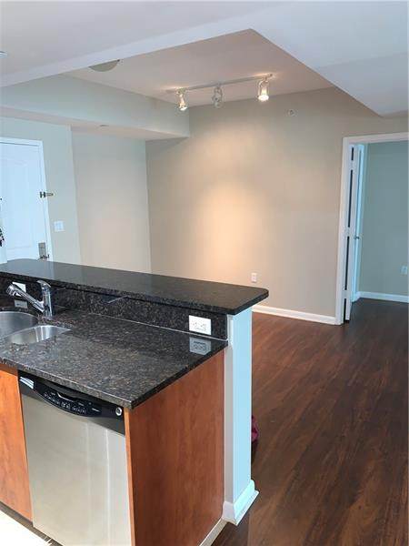 7355 89 - Photo 1