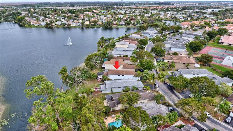 537 Lakeside Cir - Photo 1