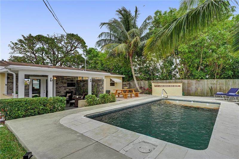 1425 Deerfield Avenue - Photo 1