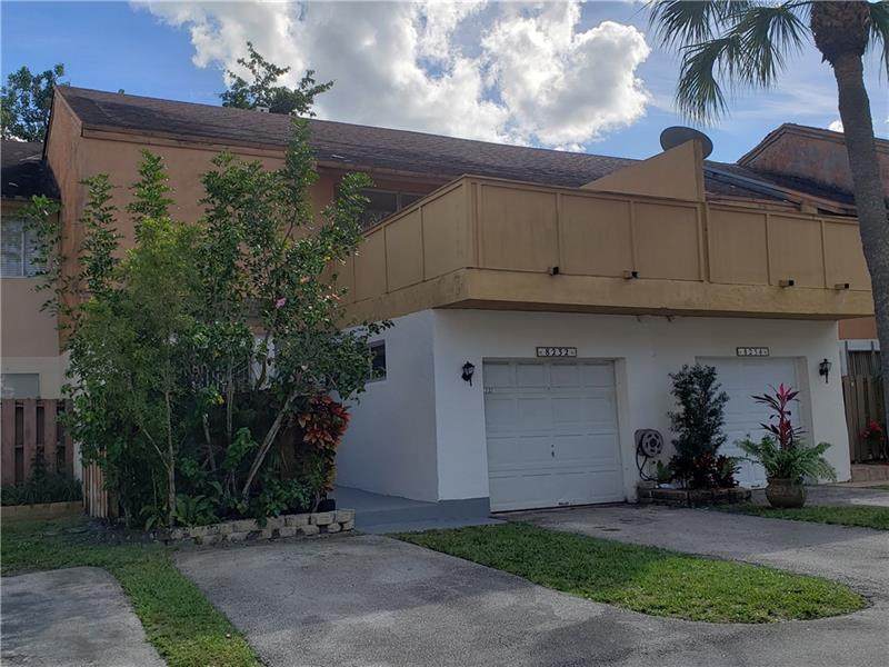 8232 8th Pl - Photo 1