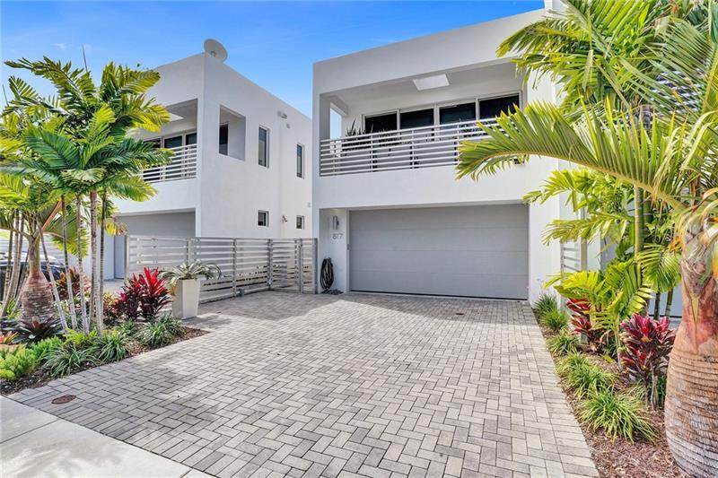 817 17th Way - Photo 1