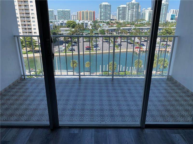 500 Bayview Dr - Photo 1