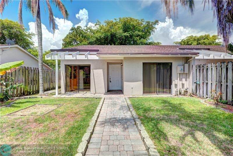 5001 Lakes Dr - Photo 1
