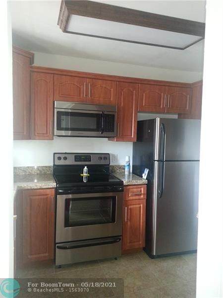 661 University Dr - Photo 1