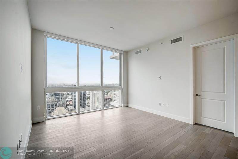 215 New River Dr E - Photo 1