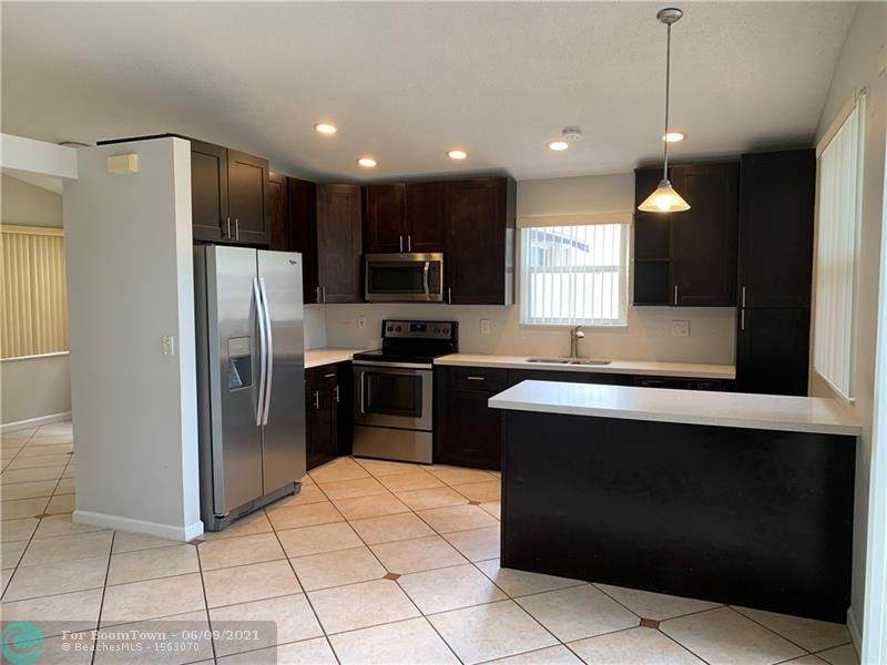 15725 16th Ct - Photo 1