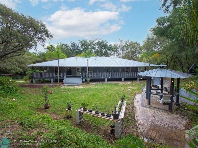 4910 Valley Oak St - Photo 1