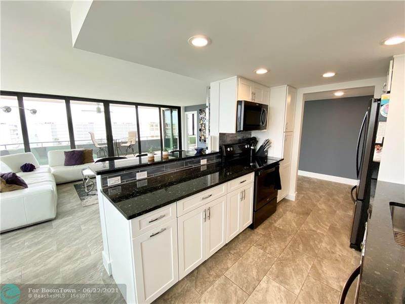 3589 Ocean Blvd - Photo 1