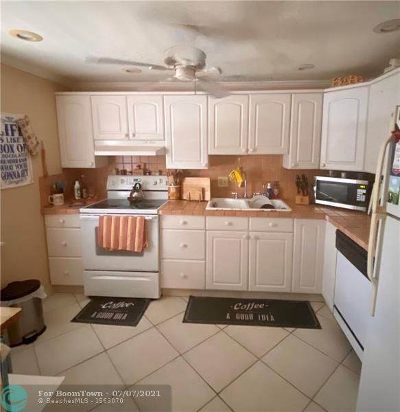 3505 Oaks Way - Photo 1