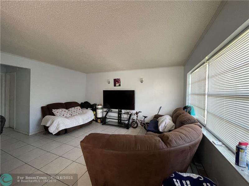 408 30th Ct - Photo 1