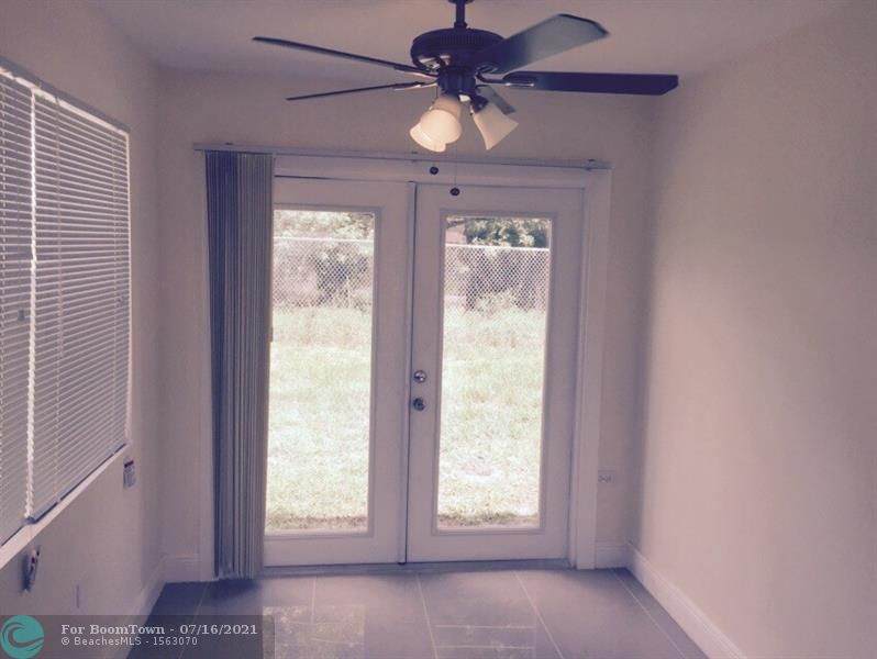 6621 30th St - Photo 1