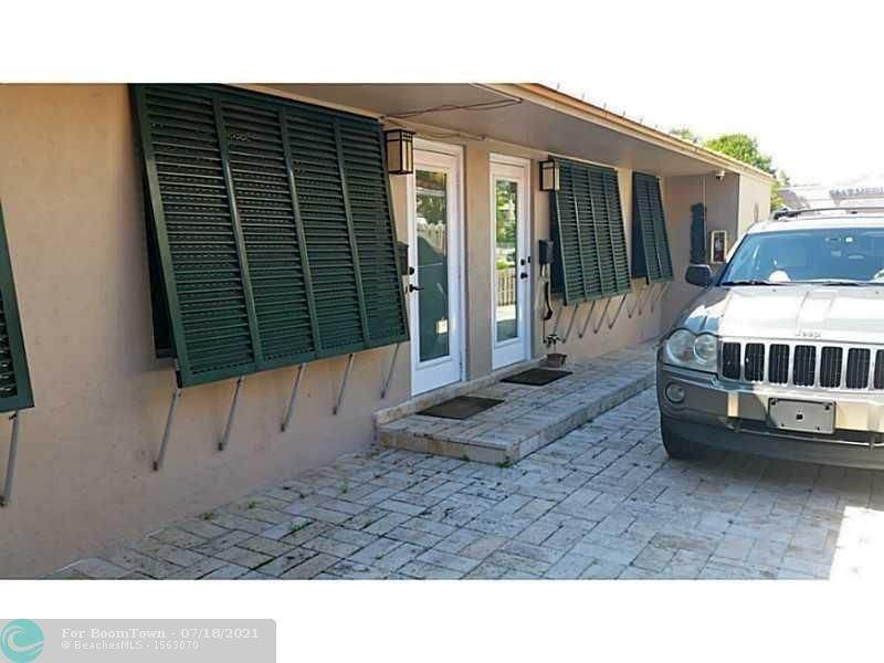 2924 Ocean Blvd - Photo 1