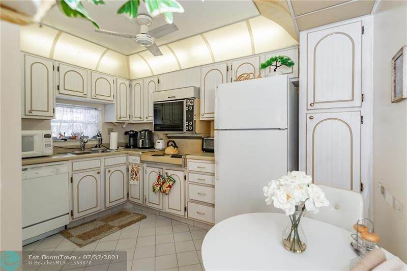 691 Hollybrook Dr - Photo 1