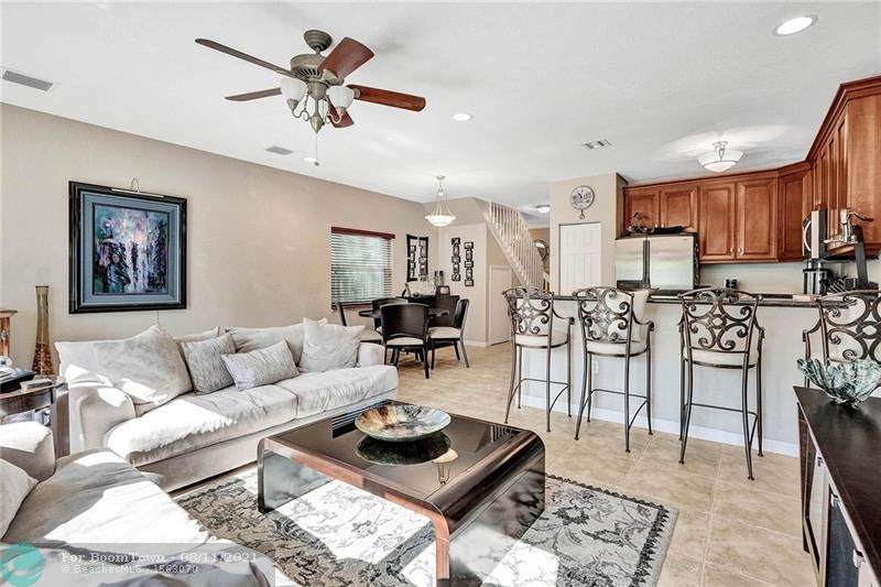 712 4th Ave - Photo 1