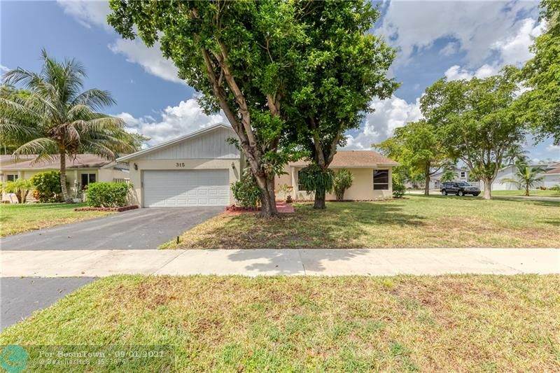 315 38th Way - Photo 1