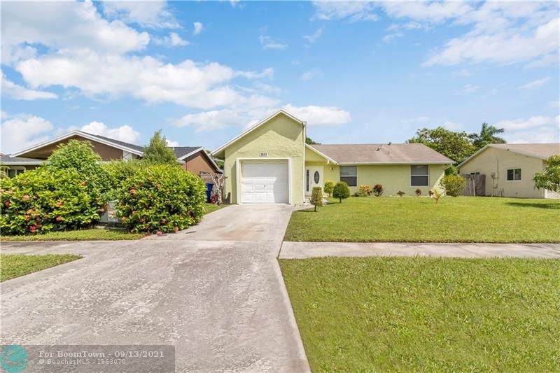 7611 7th Pl - Photo 1