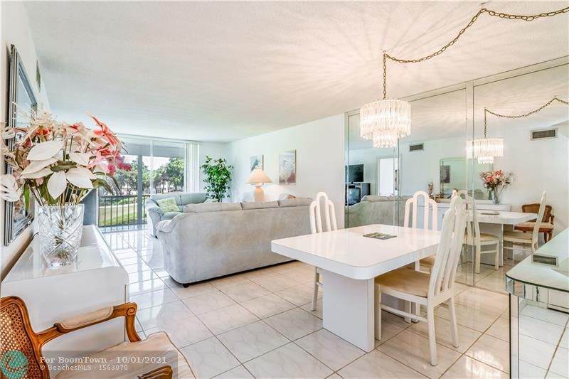 700 Hollybrook Dr - Photo 1