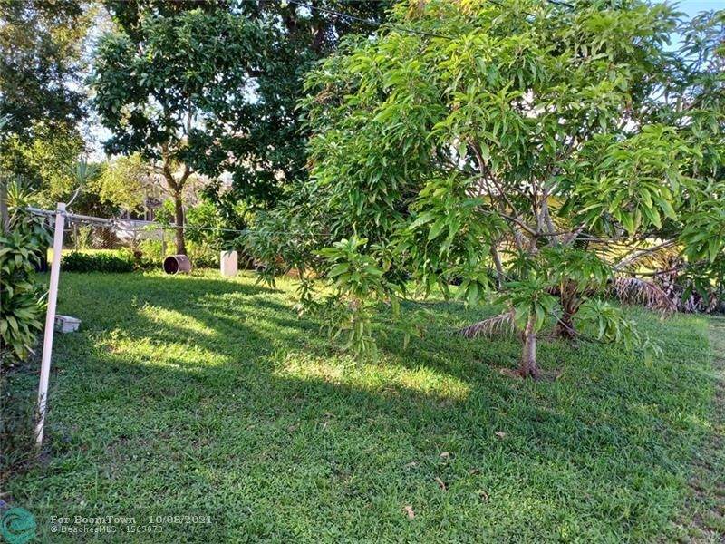 738 3rd Pl - Photo 1