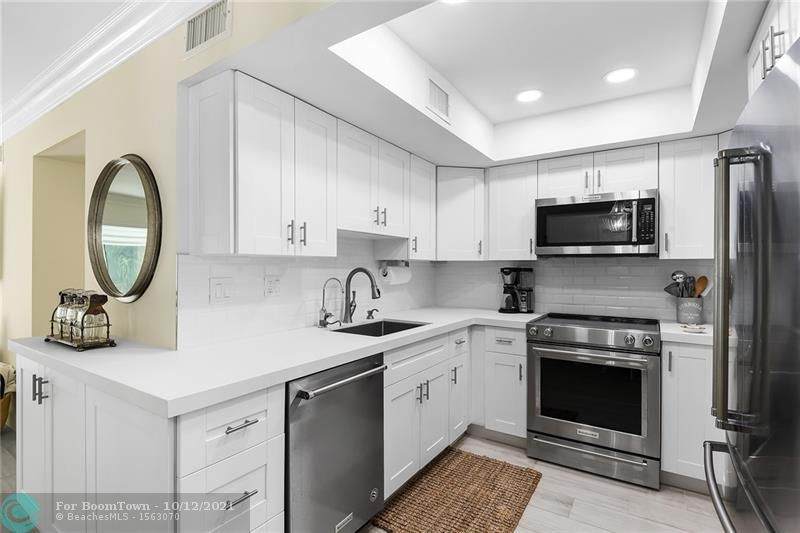 301 Venetian Dr - Photo 1