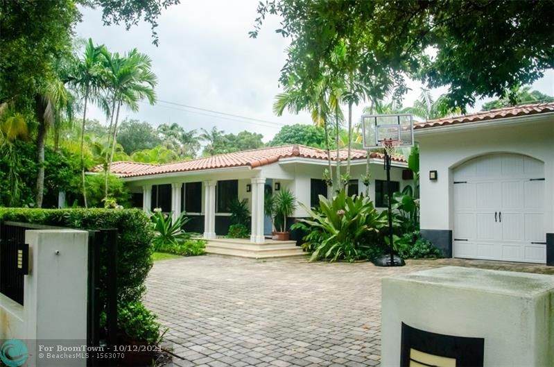 1010 Valencia Ave - Photo 1