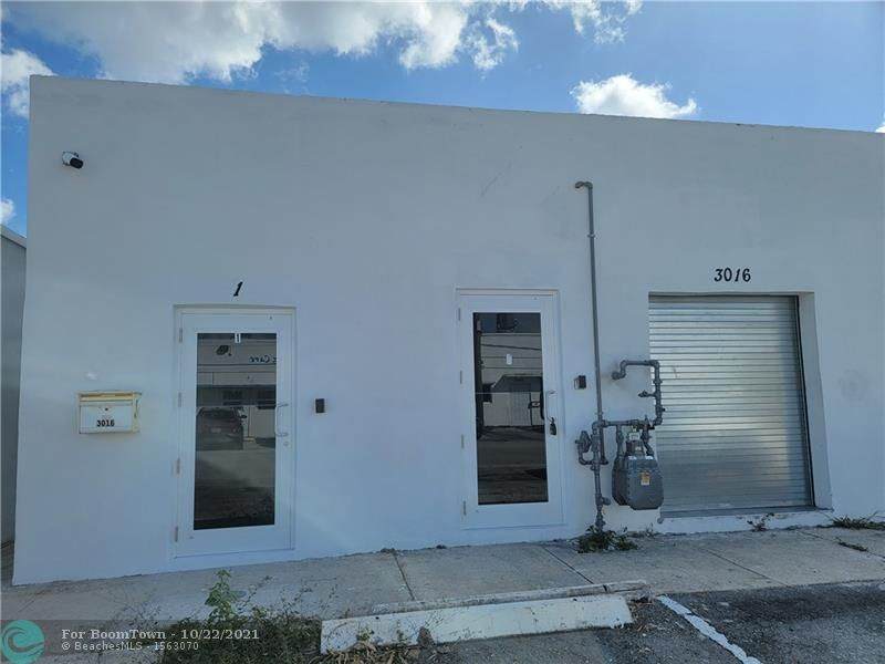 3016 12th Ter - Photo 1