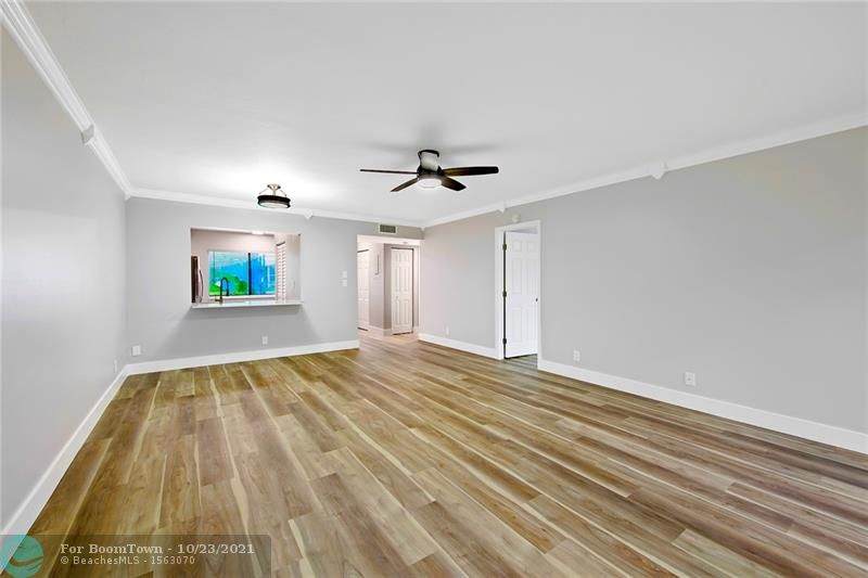 131 Laurel Dr - Photo 1