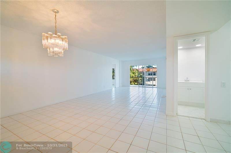 8911 Hollybrook Blvd - Photo 1
