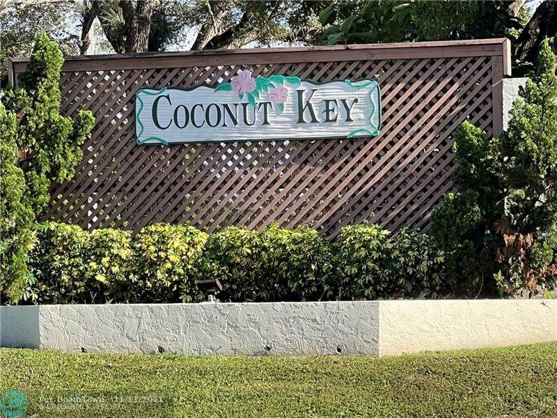4873 Hemingway Cir - Photo 1