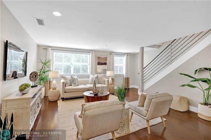 623 8th Ave - Photo 1