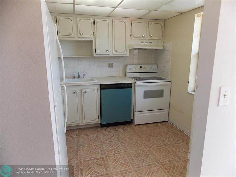 1015 Country Club Dr - Photo 1