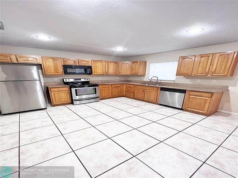 911 15th Street - Photo 1