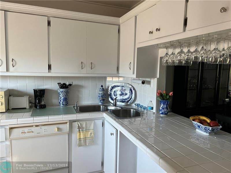 1301 Hillsboro Blvd - Photo 1