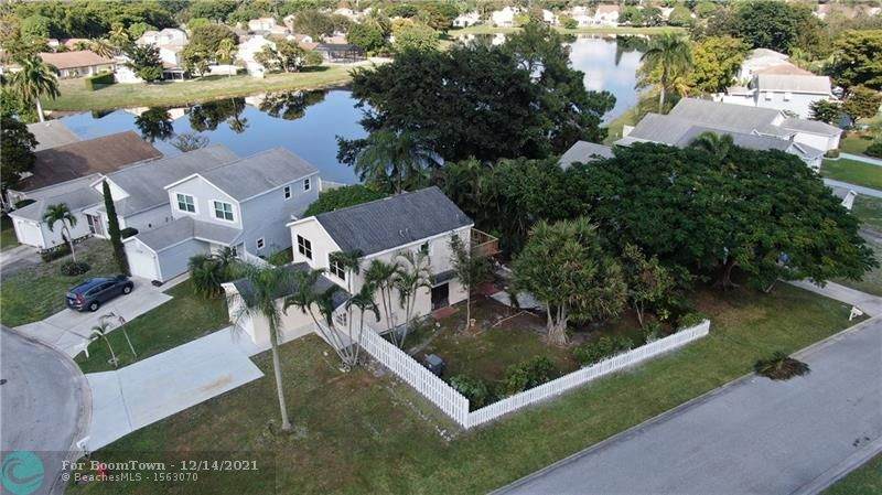 4723 Lakeside Cir - Photo 1