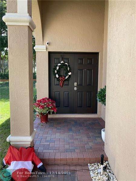 1379 Banyan Wy - Photo 1